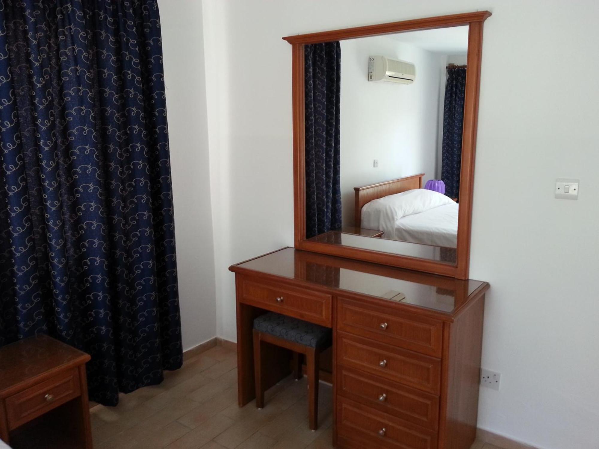 Pelides Apartments Larnaca Room photo