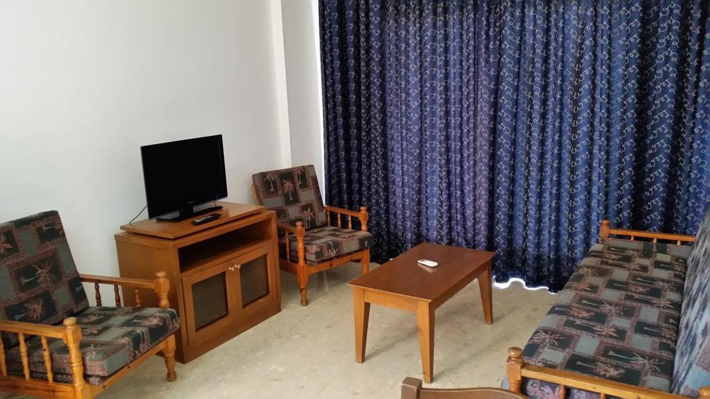 Pelides Apartments Larnaca Room photo
