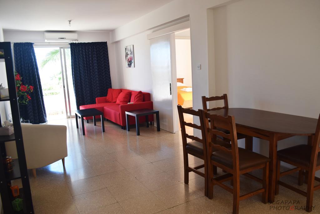 Pelides Apartments Larnaca Room photo