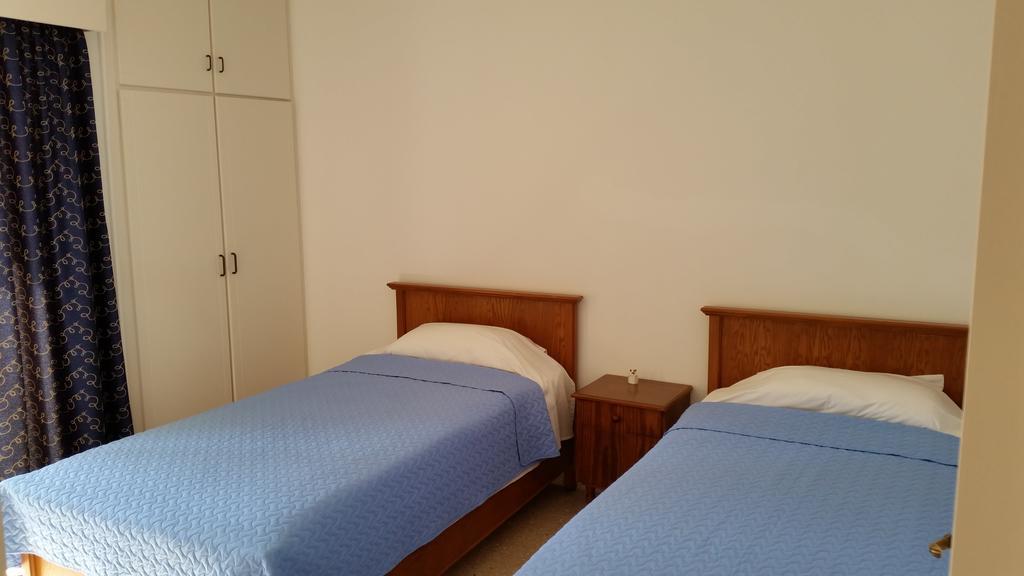 Pelides Apartments Larnaca Room photo